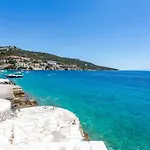 Maestral Villa