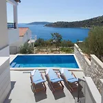 Maestral Vinišće