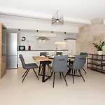 Maestral Villa *