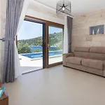 Maestral Villa *