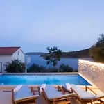 Maestral Villa