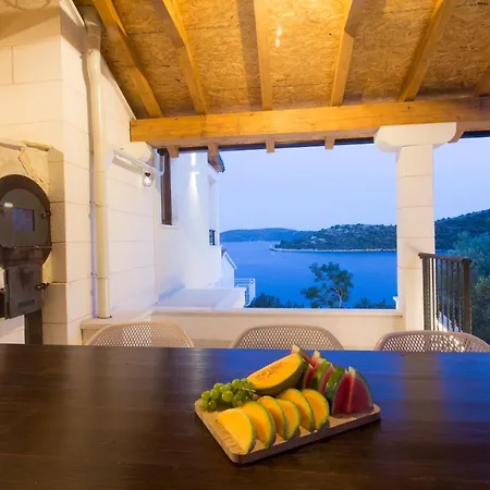 Maestral * Vinišće