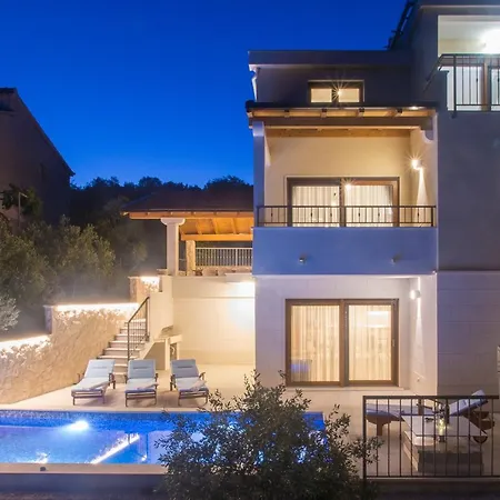 Maestral Villa *
