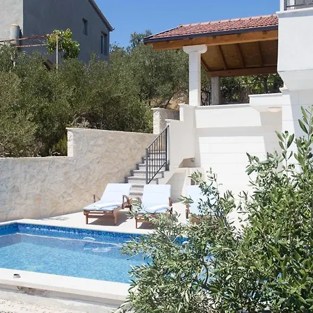 Villa Maestral