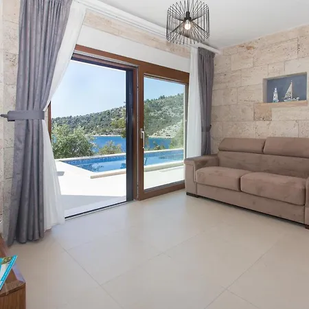 Maestral Villa *