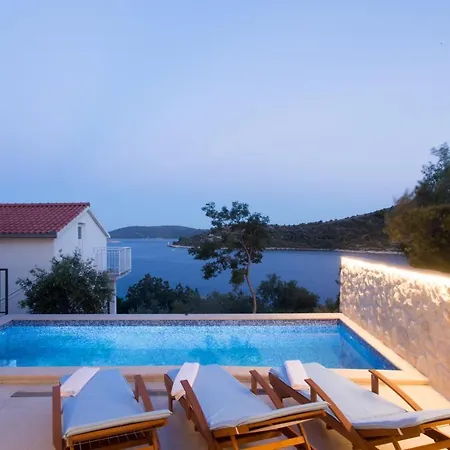 Maestral Villa