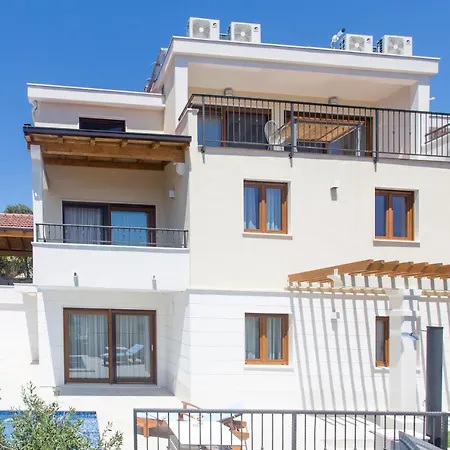 Maestral Villa *