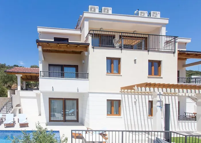 Maestral Villa *
